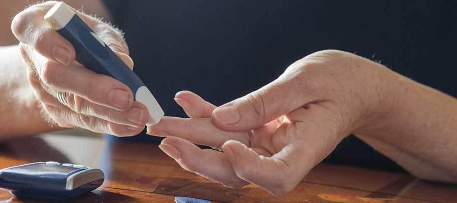 fingers-getting-blood-drawn